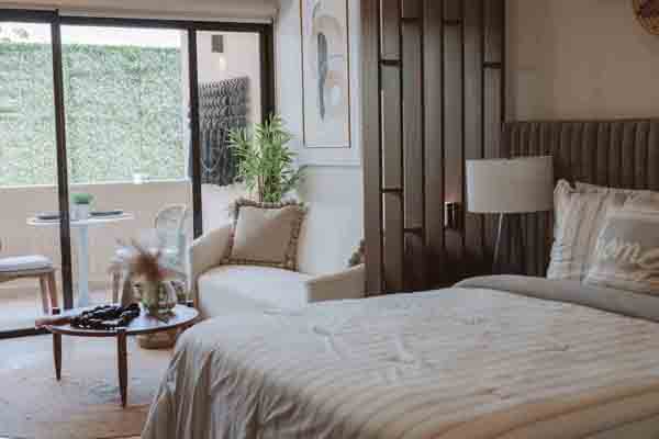Luxury Suite with Private Balcony
